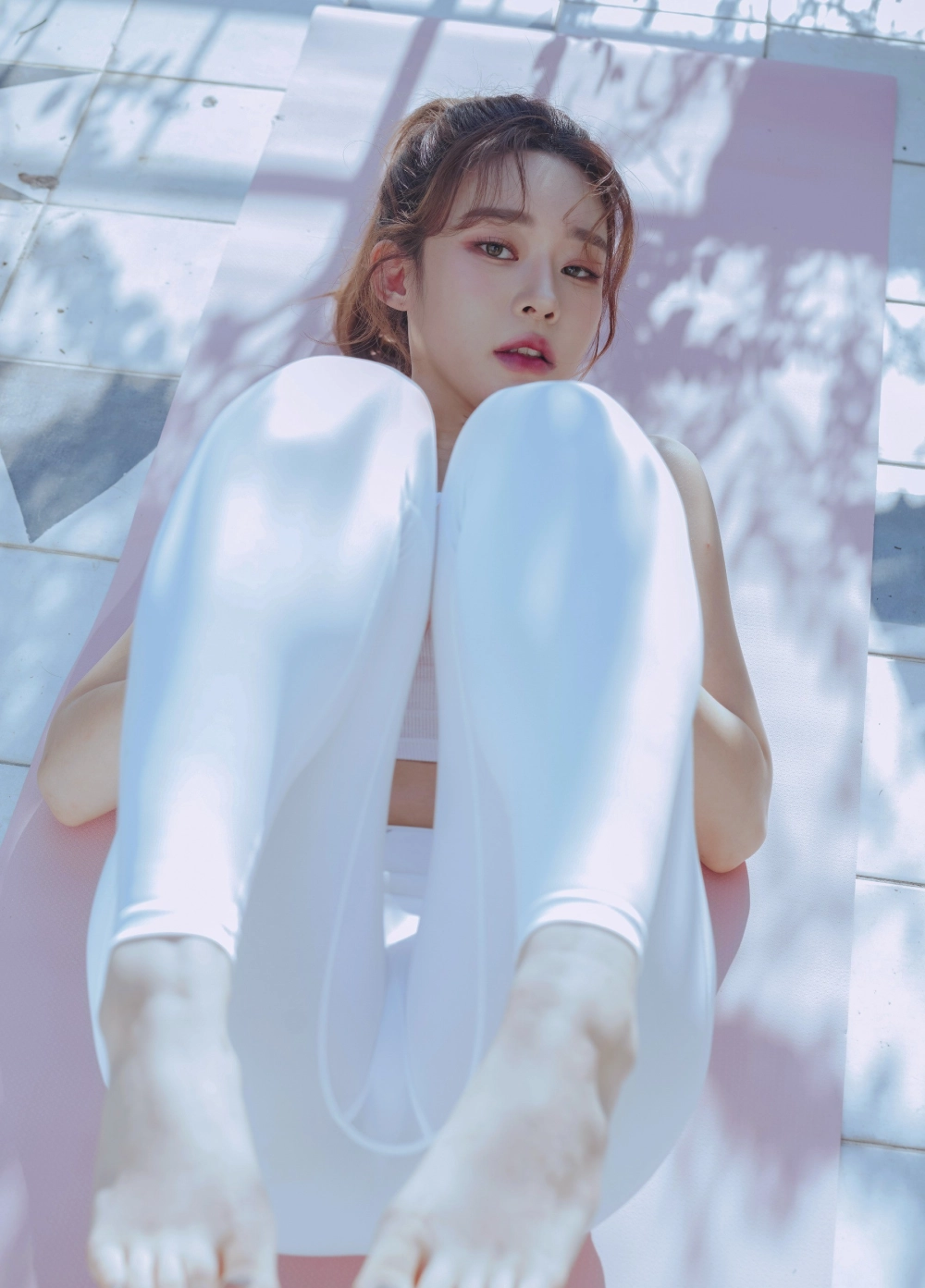 Rahee khoe vẻ đẹp quyến rũ trong từng góc nhìn