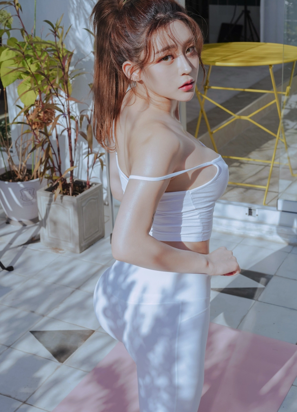 Rahee quyến rũ với đường cong gợi cảm đầy mê hoặc