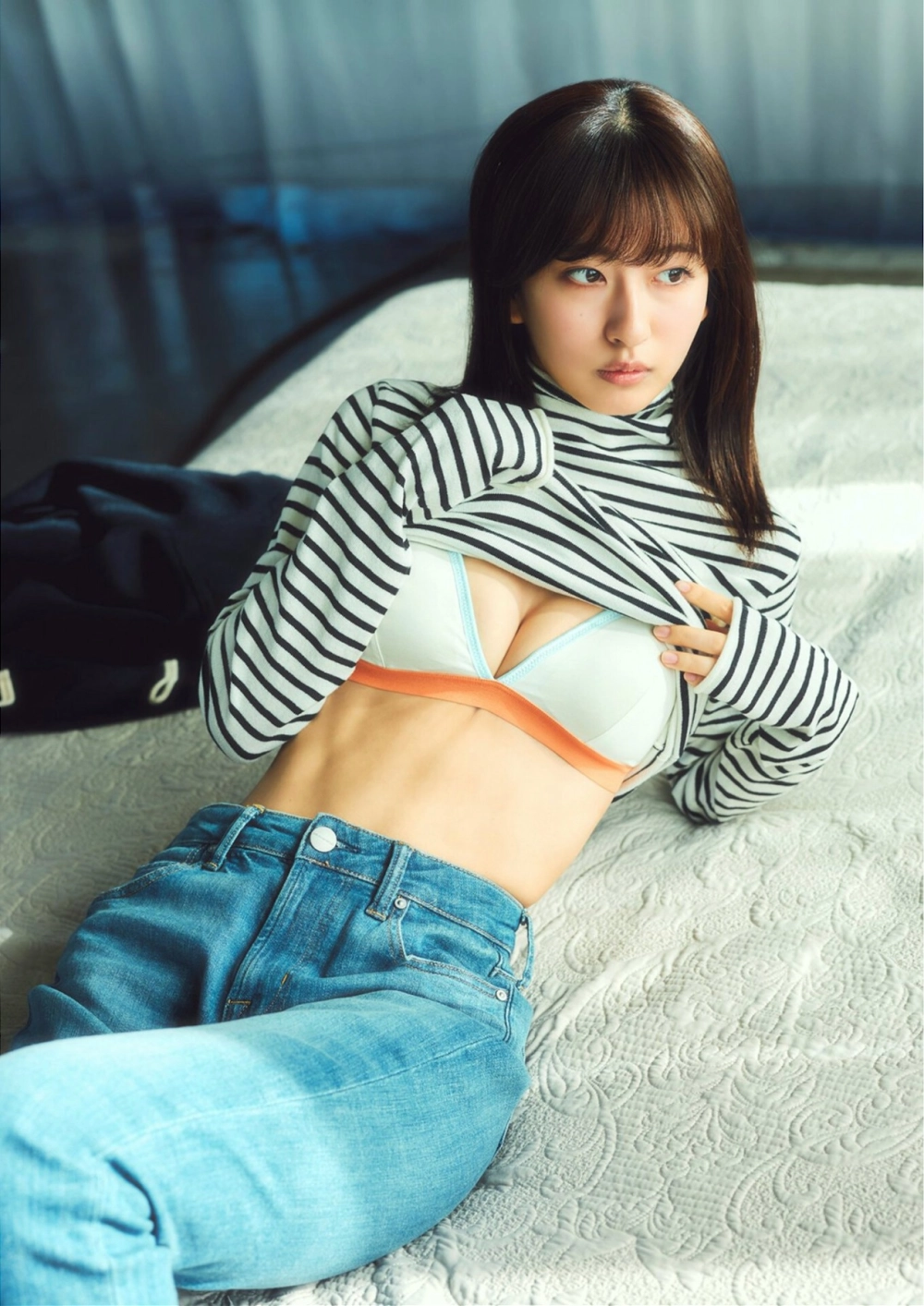 Rina Saitou gợi cảm với phong cách cuốn hút lạ thường