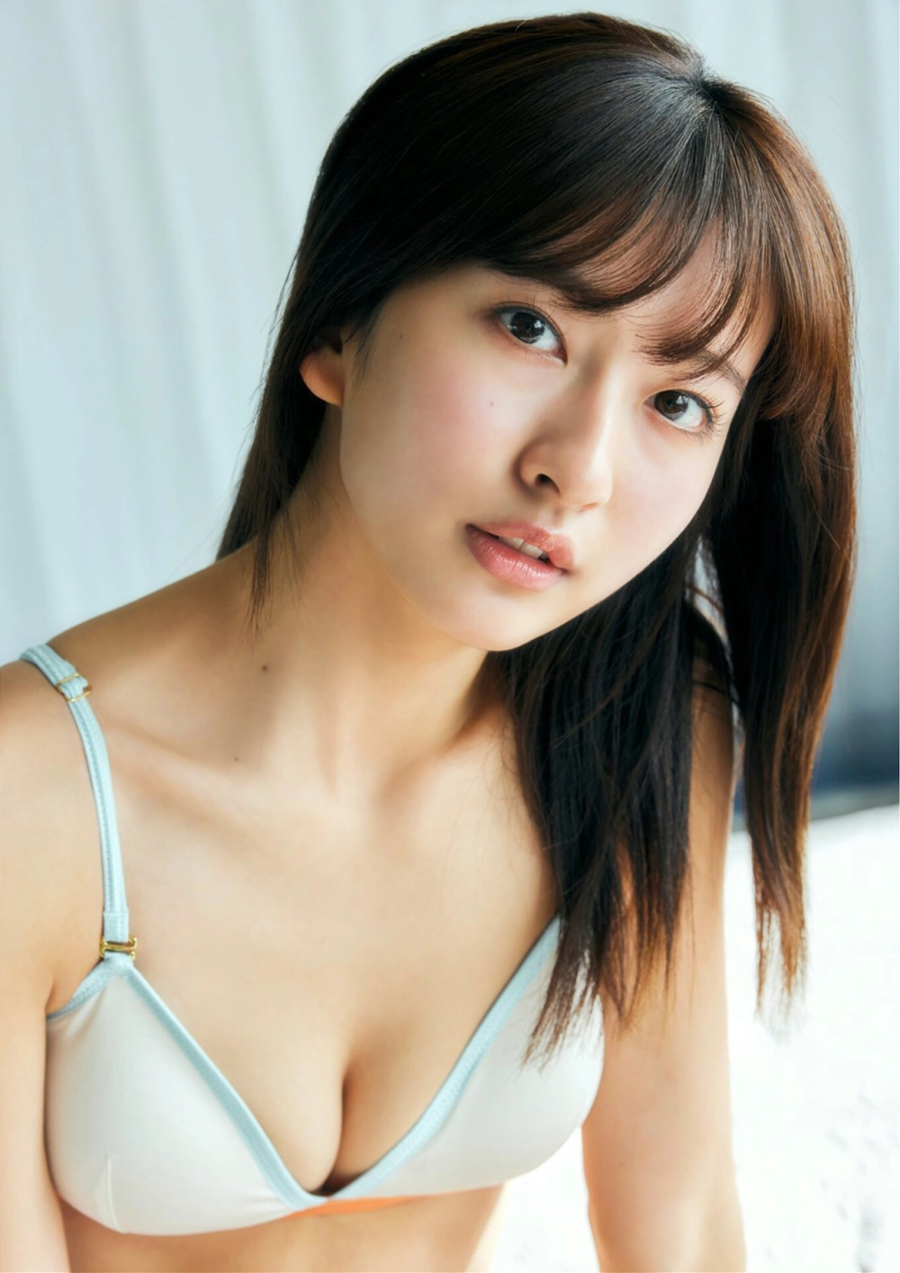 Vẻ đẹp nóng bỏng của Rina Saitou khiến tim loạn nhịp