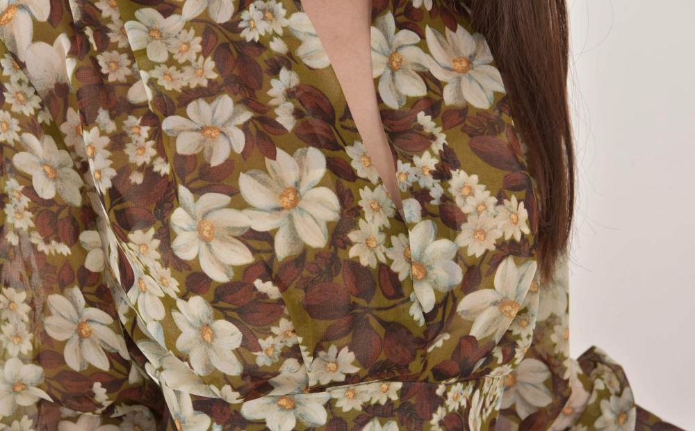 Sức hút bốc lửa của Rio Kuriyama khiến không gian như ngưng đọng