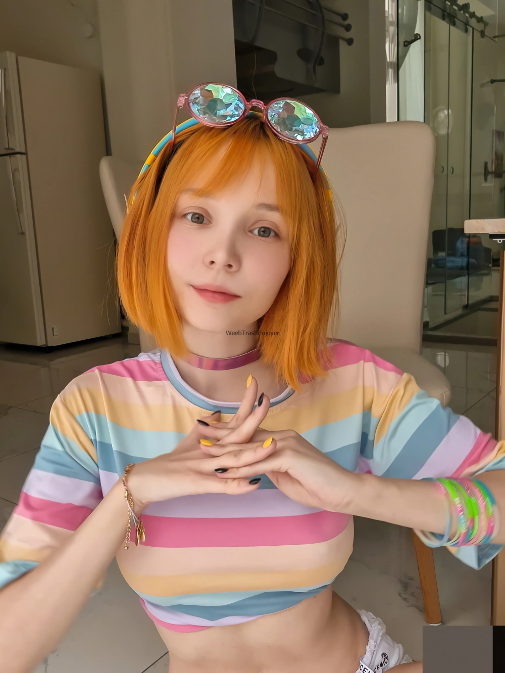 Vẻ đẹp nóng bỏng của RocksyLight khiến khung hình như bùng cháy