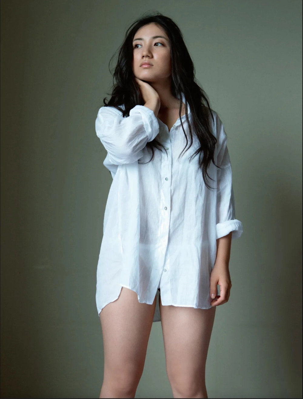 Saaya Irie khoe vẻ đẹp sexy nóng bỏng khiến ai cũng say mê