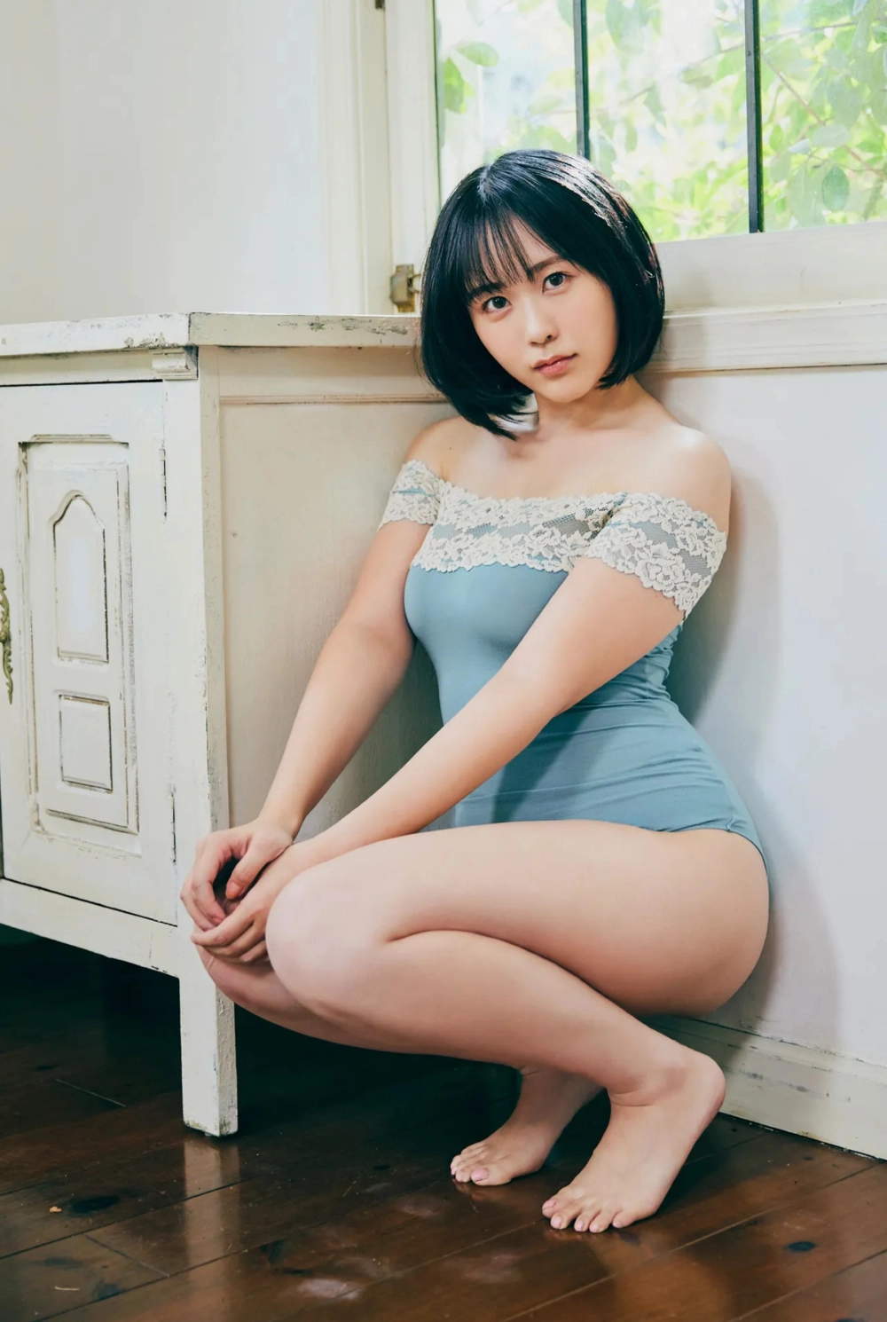 Snow at Night khoe đường cong hoàn hảo trong ánh sáng đầy cuốn hút