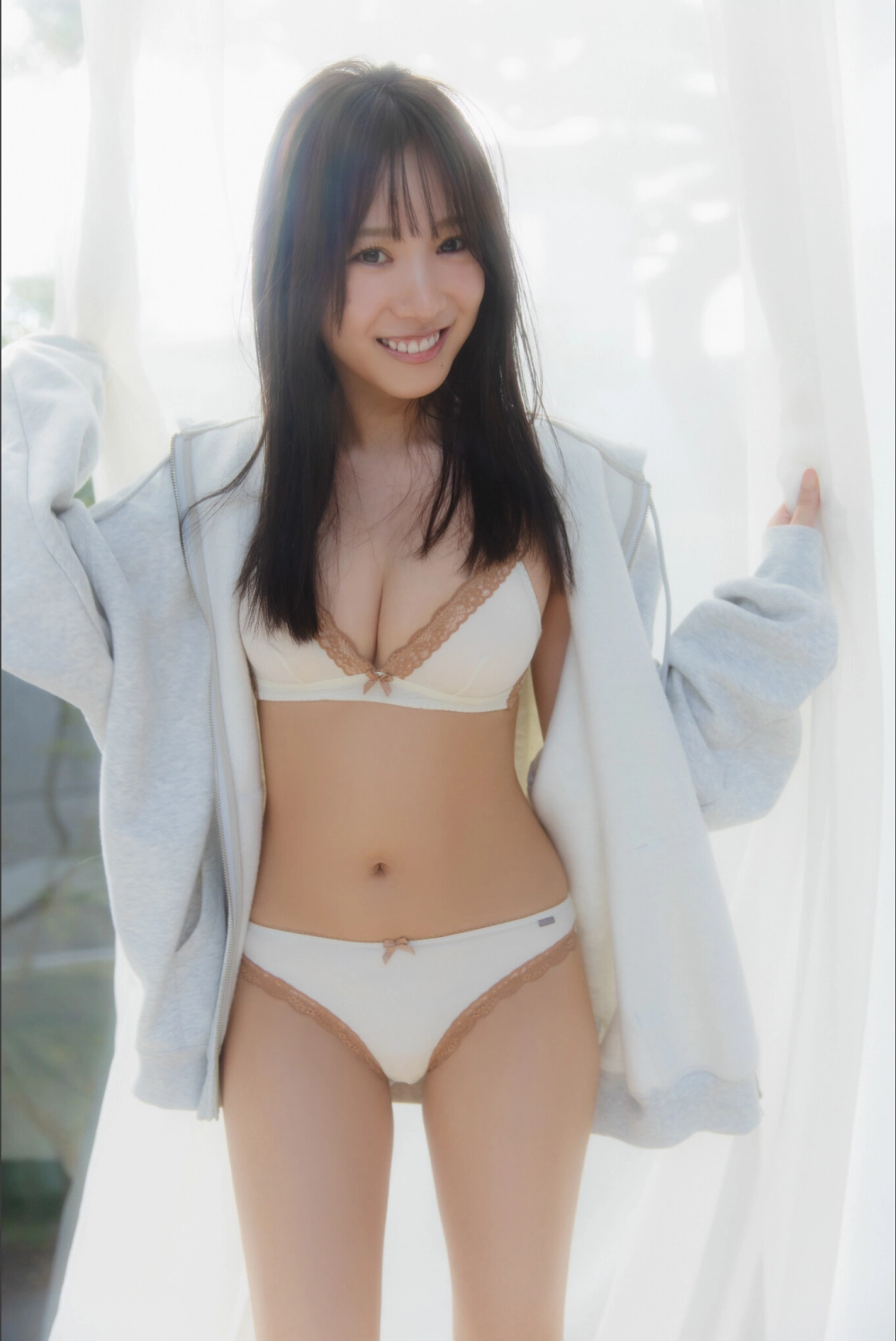 Sumire Yokono thu hút mọi ánh nhìn với vẻ đẹp sexy rực lửa