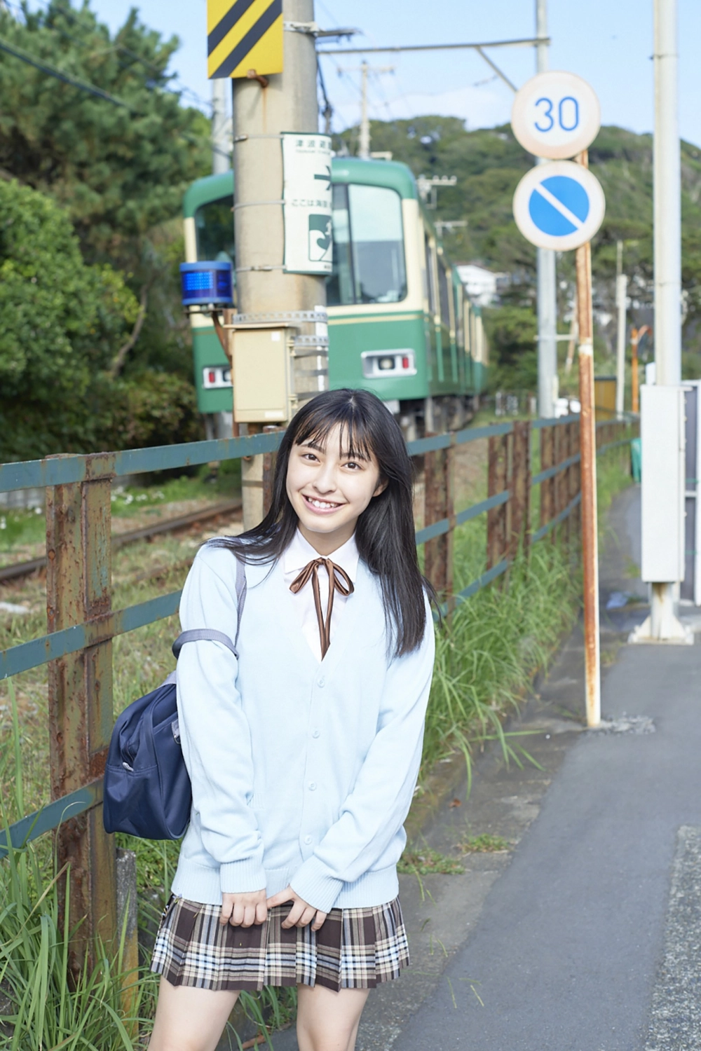 Thần thái nóng bỏng của Tsukune Takeuchi khiến ai cũng phải ngẩn ngơ