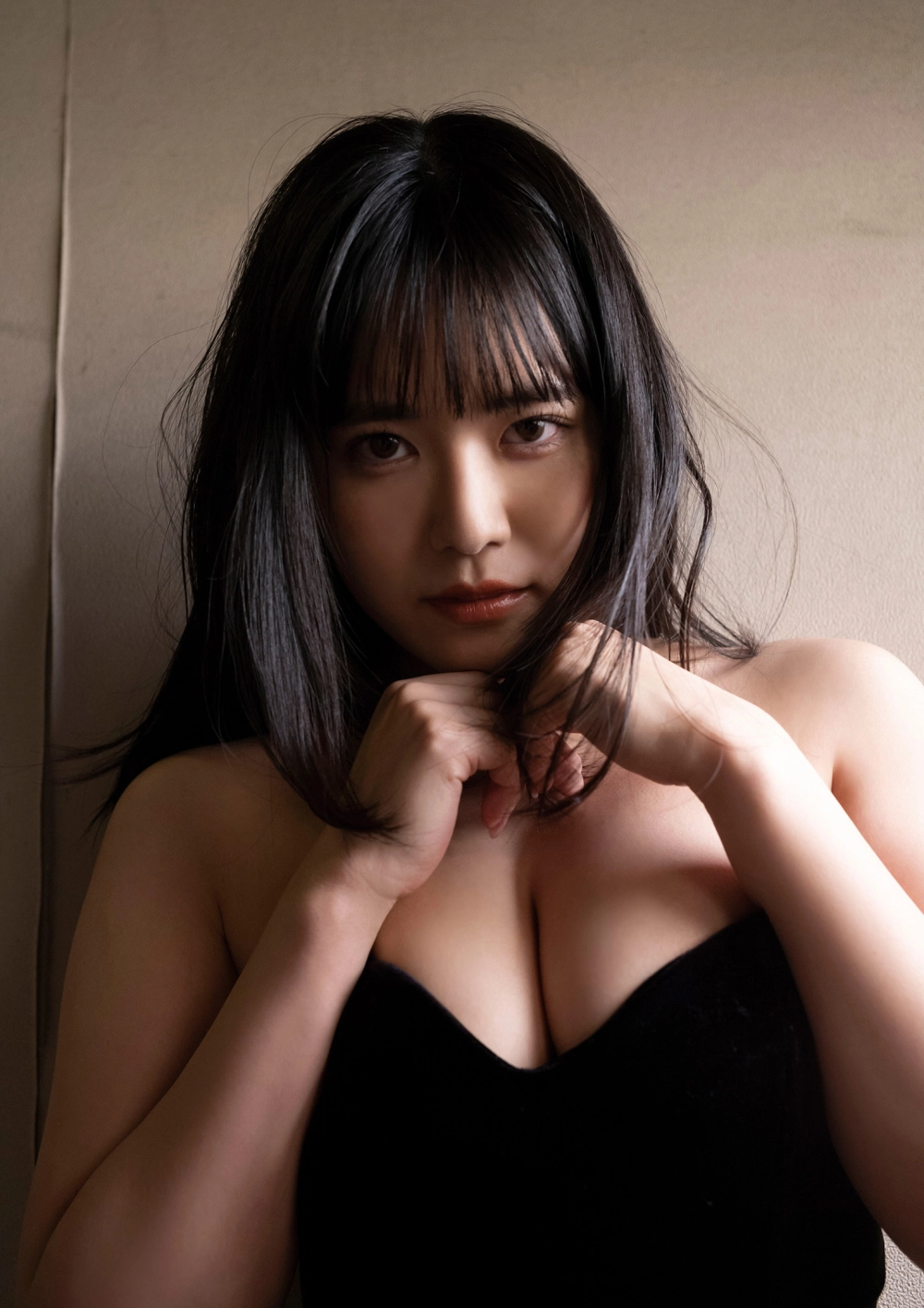 Umi Shinonome khoe dáng sexy đầy quyến rũ hút hồn.