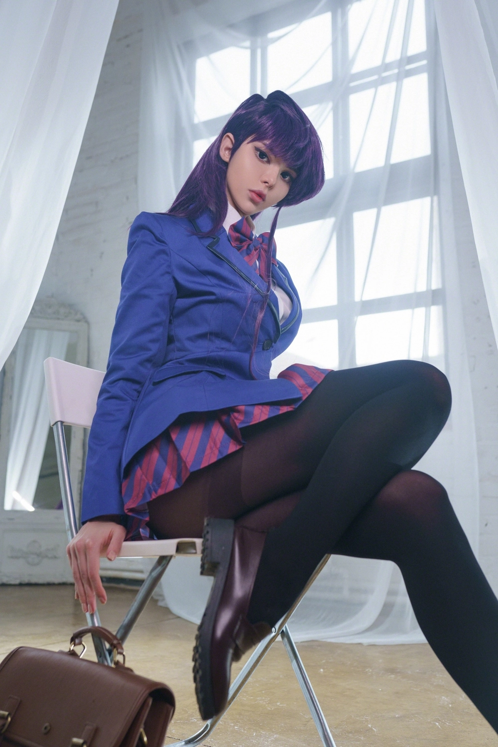 Vẻ đẹp gợi cảm của Vinnegal khiến không gian như bừng cháy