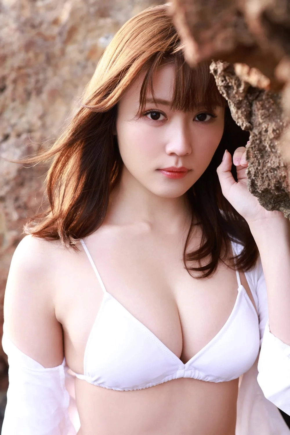 Thần thái sexy của Yuka Kohinata khiến khung hình bừng sáng