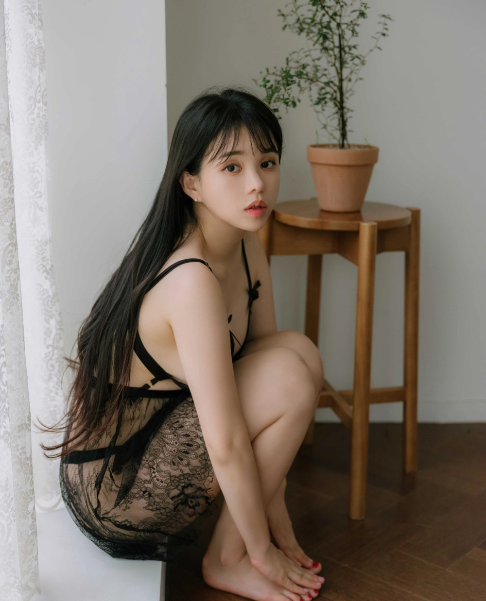 Vẻ đẹp nóng bỏng của YURI khiến khung hình như bùng cháy